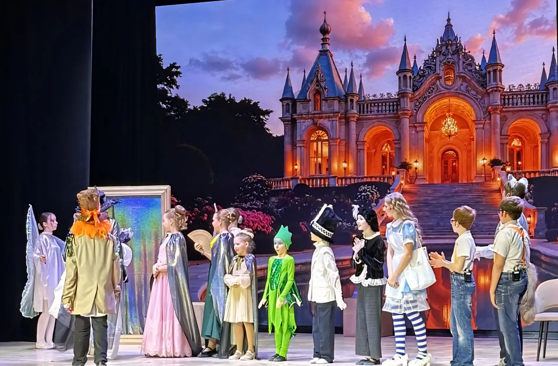 🎭 НЕ ПРОСТО СПЕКТАКЛЬ, А НАСТОЯЩЕЕ ВОЛШЕБСТВО! 🎭  «Театр начинается с вешалки», — говорил Станиславс