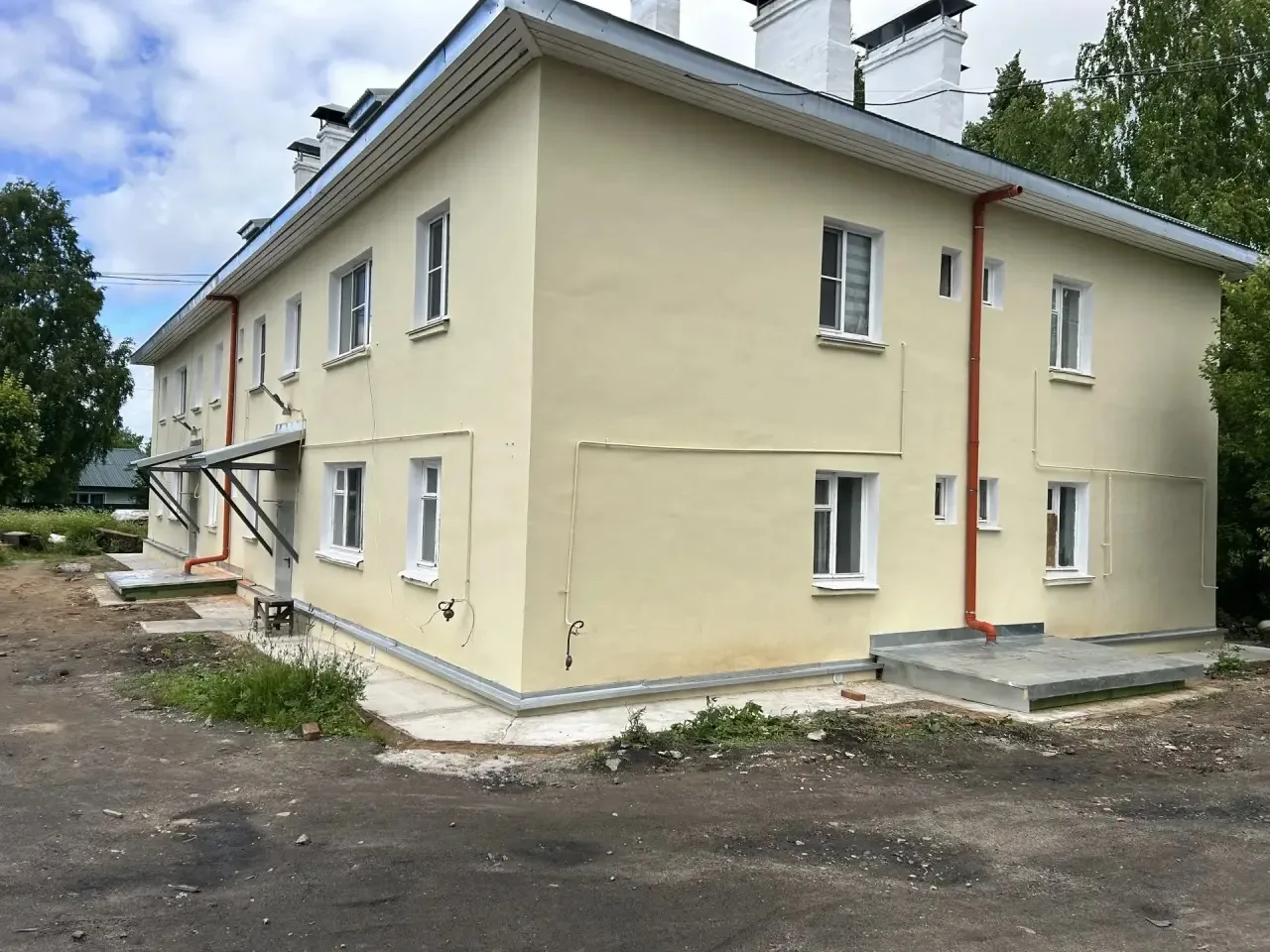 В Харовске обновили многоквартирный дом на улице Архангельской, 2.
