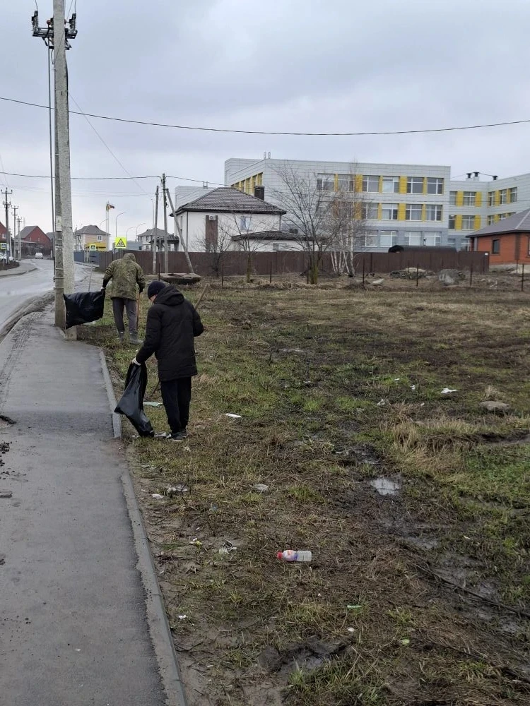 На территории с.Бессоновка продолжается месячник по благоустройству и уборке.