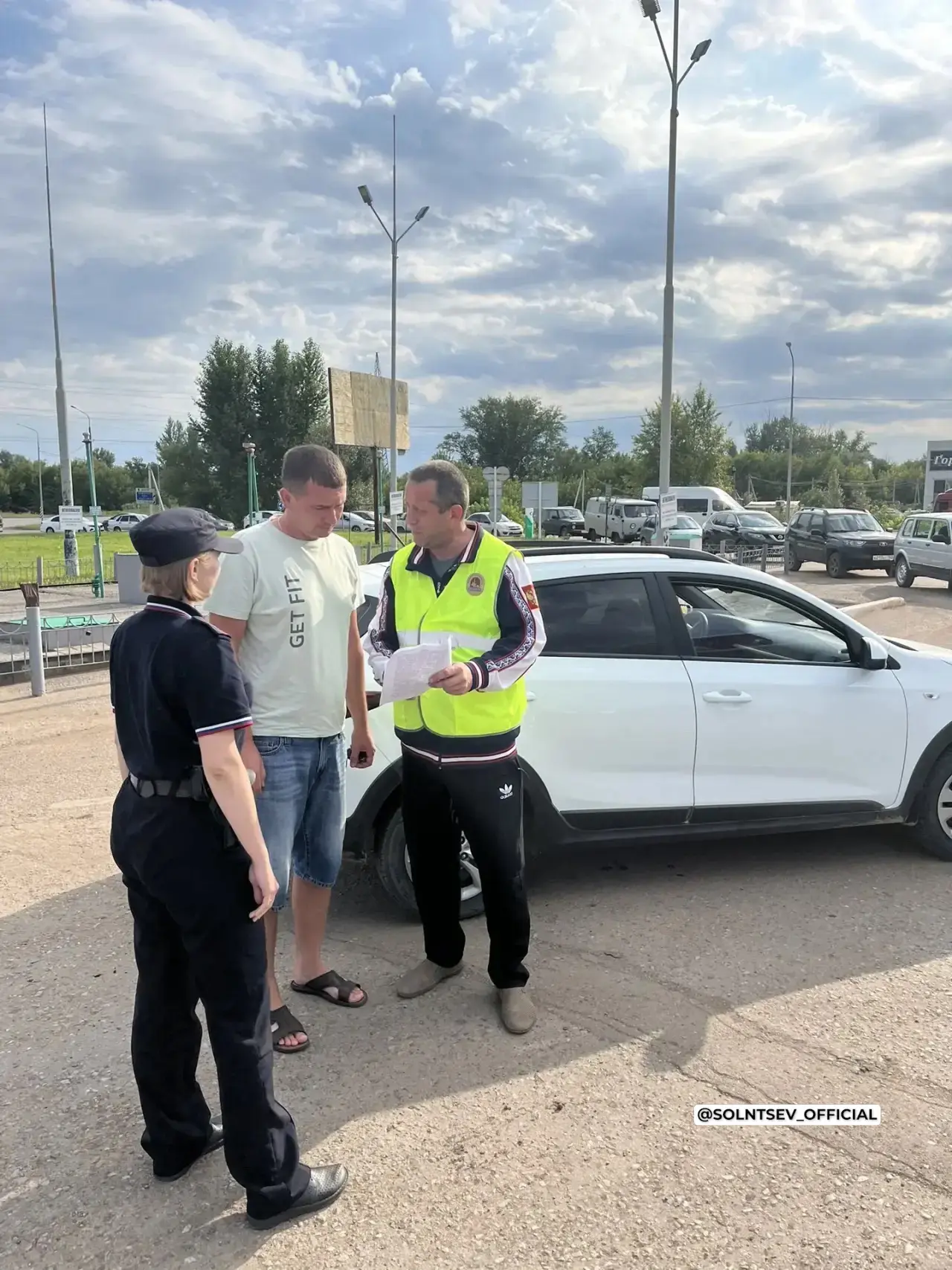 Лично слежу, какая ситуация сегодня на АЗС региона. Не везде она простая, но регулируемая.