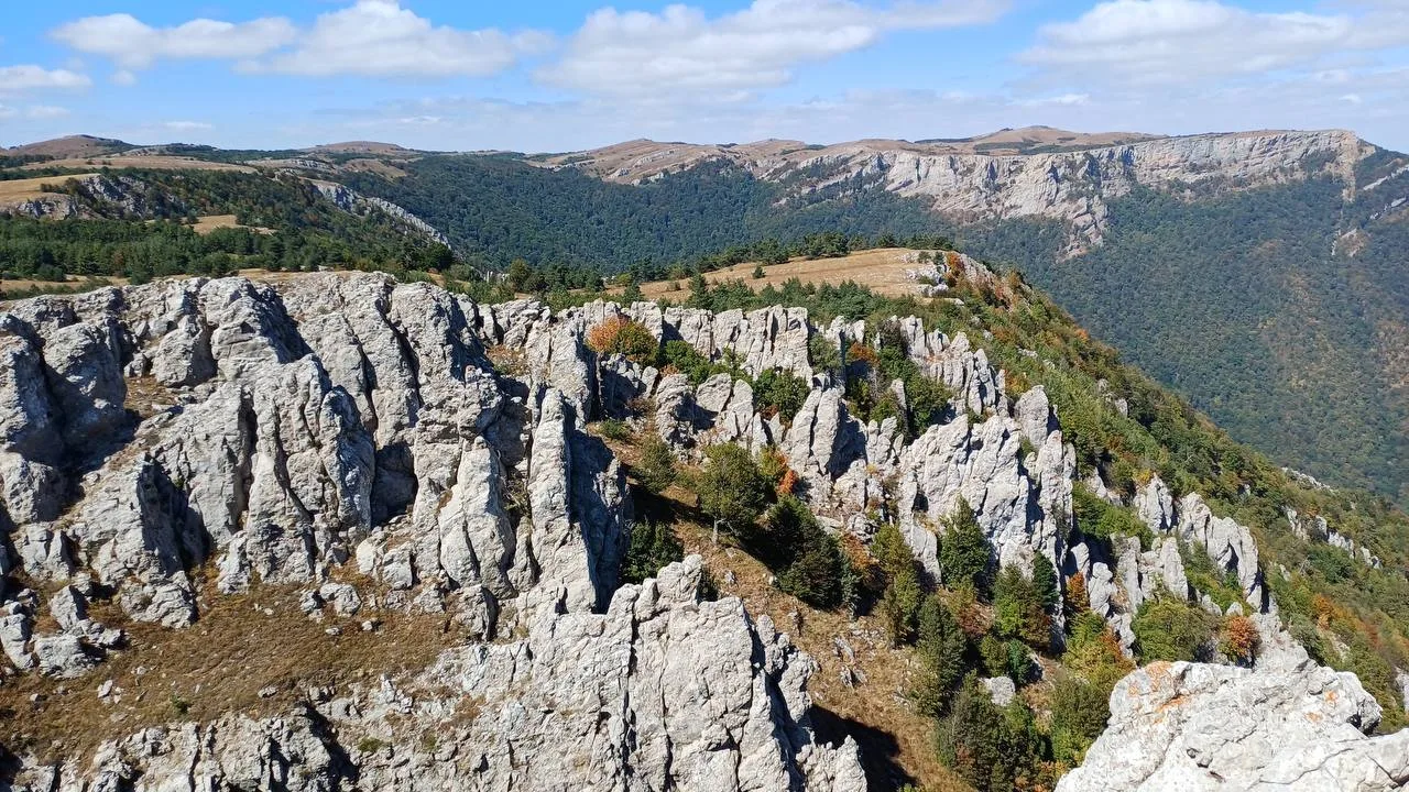 🌲 Хапхальское ущелье, Перья Хапхала - Одно из самых красивых мест Крыма. Ущелье с 1974...