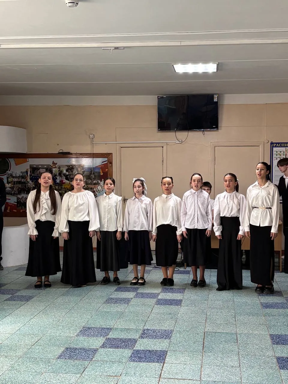 📣Сегодня в нашей школе состоялся замечательный концерт, посвящённый Международному Женскому Дню.  🎉М