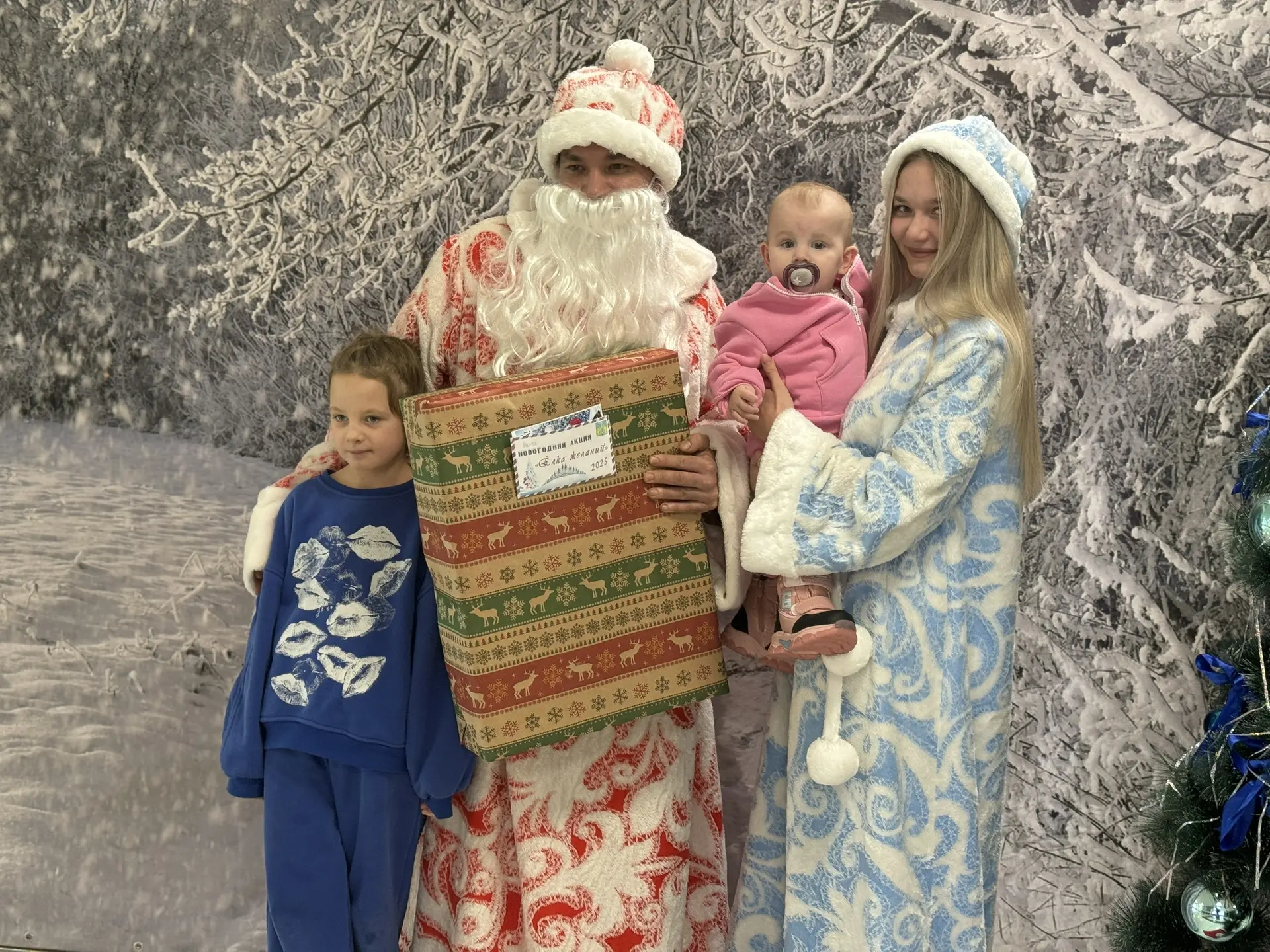 🎄Педагоги МБОУ Заларинская СОШ №1 с огромным удовольствием присоединились к акции «Ёлка желаний»!  М
