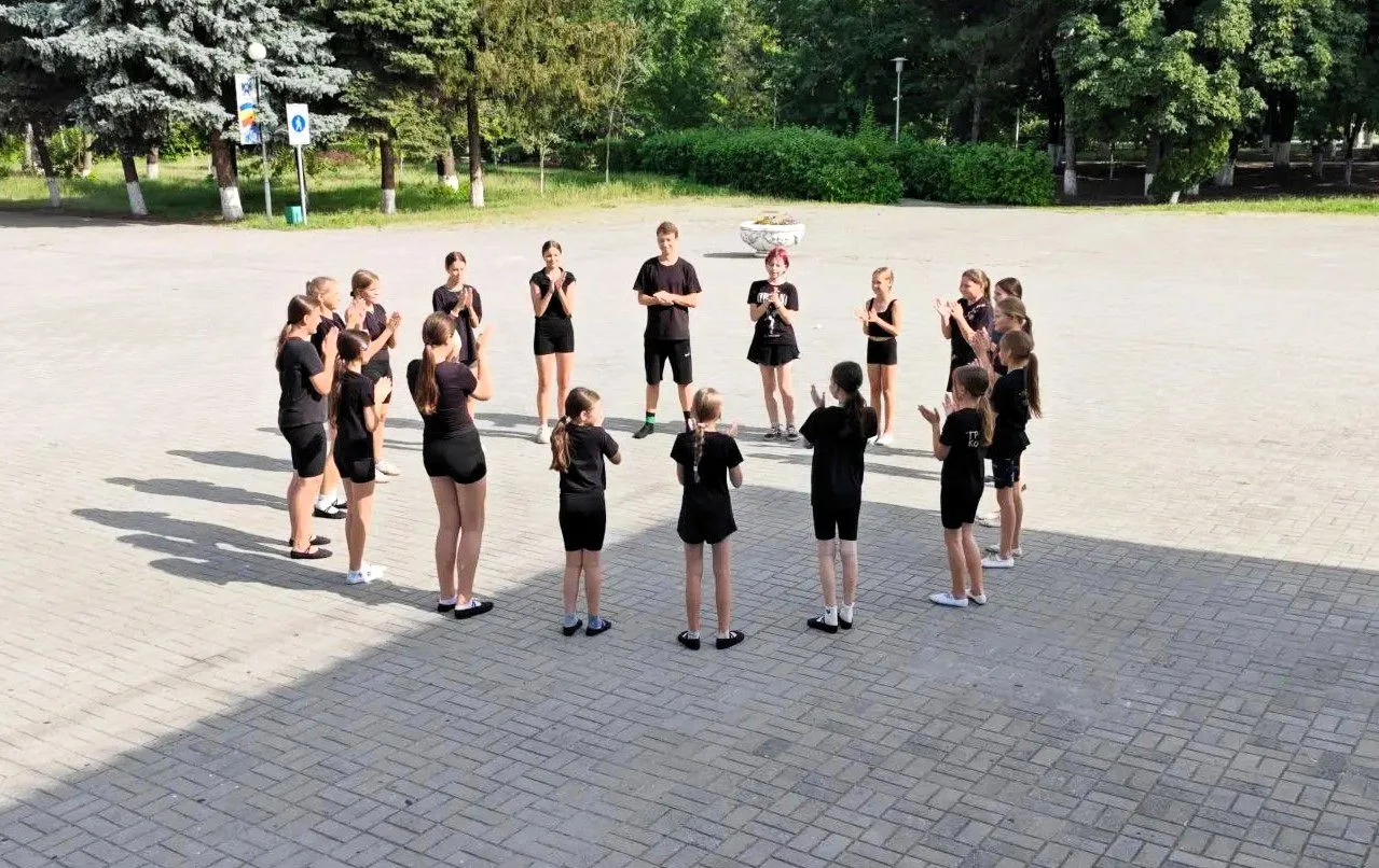 В районном доме культуры прошла спортивно-конкурсная программа «Мы спортсмены», приуроч...
