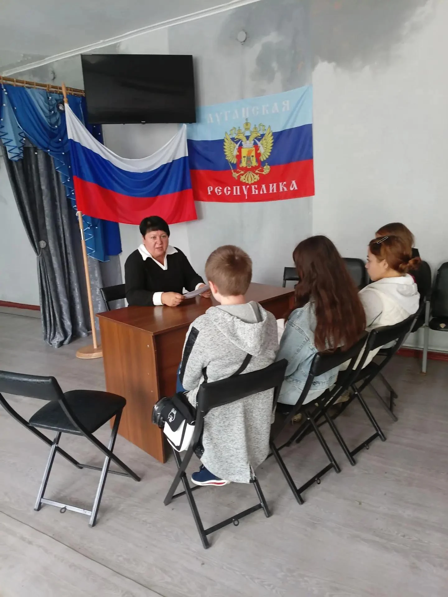 В Аношкинском сельском клубе прошёл информационный час «Актуальная безопасность» для по...