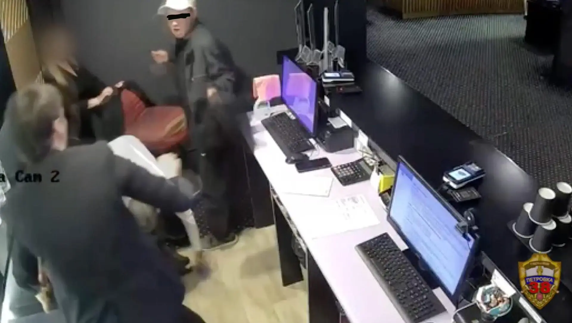 ⚡️Двое уроженцев Тувы напали на букмекерскую контору в Москве и похитили 2 тысячи рублей.