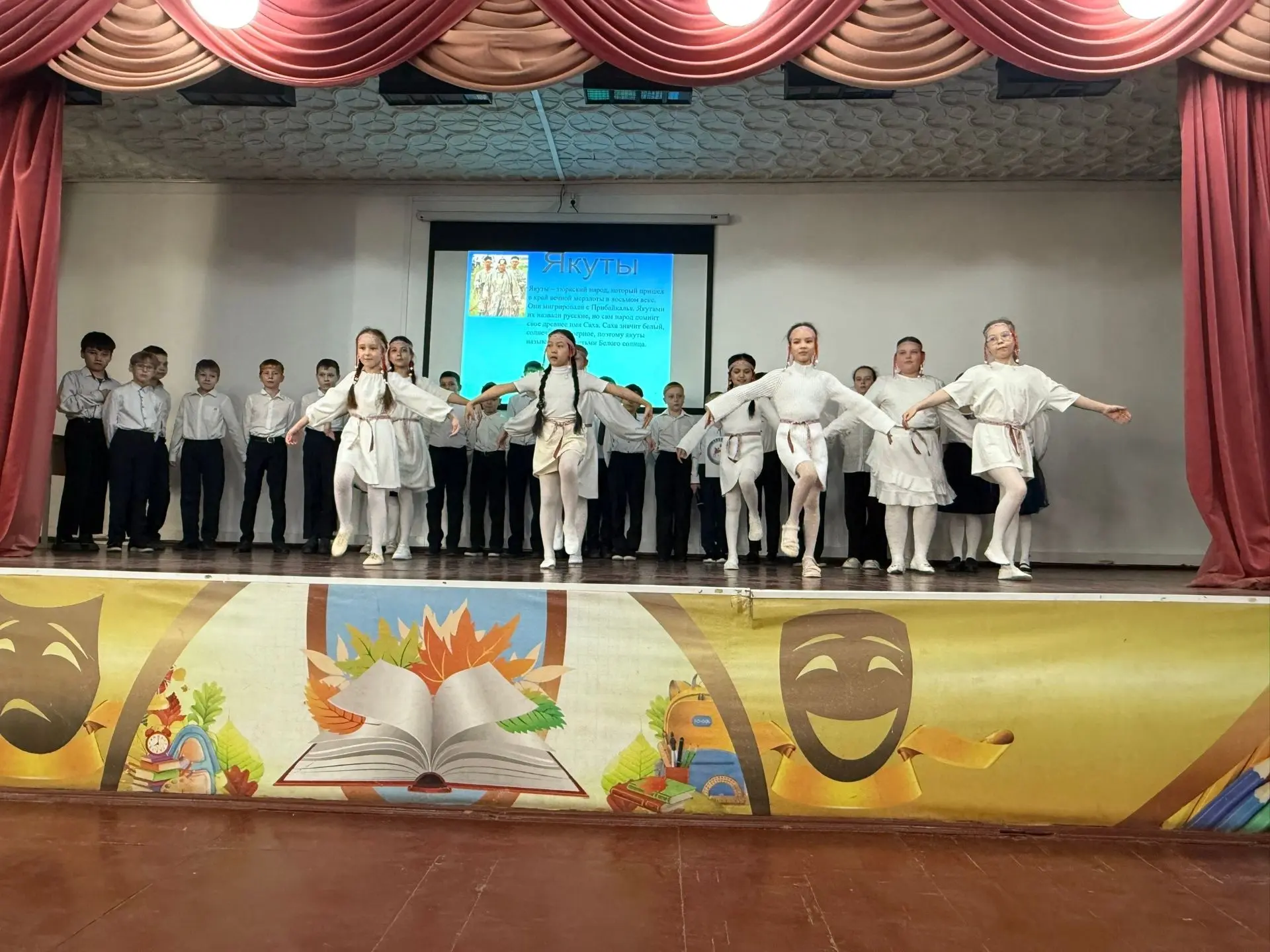 🇷🇺 24.03.2026 ФЕСТИВАЛЬ НАРОДОВ РОССИИ   📅 В школе продолжаются яркие выступления учащихся на фестив