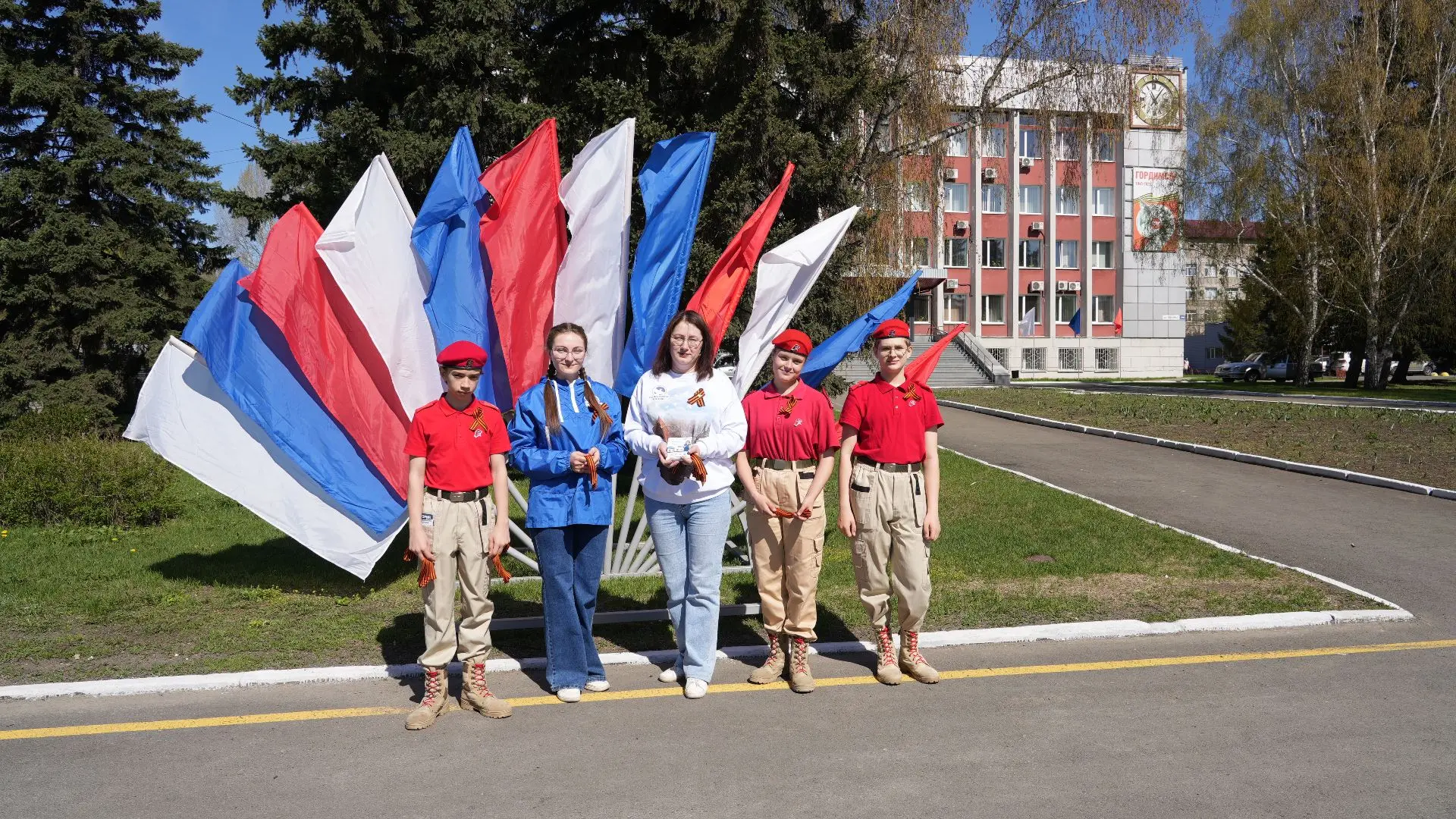 Бийск присоединился к Всероссийской акции «Георгиевская ленточка» ⁣ Ежегодно весной, в преддверии Дн