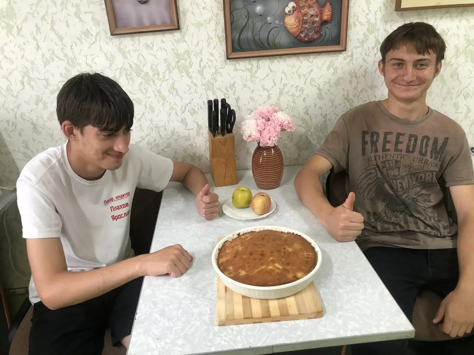 В общежитии Джанкойского техникума обучающиеся кружка «Гурман» приготовили ароматную ша...