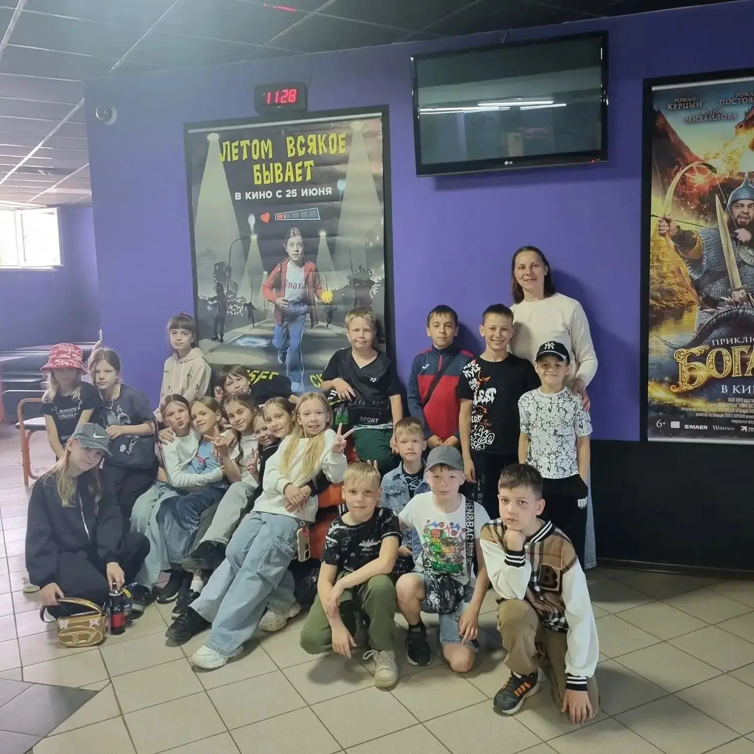 🎥 Кинофинал учебного года: 3 Б класс в кинотеатре 
🎥3 Б класс отправился в кинотеатр на фильм «Сво