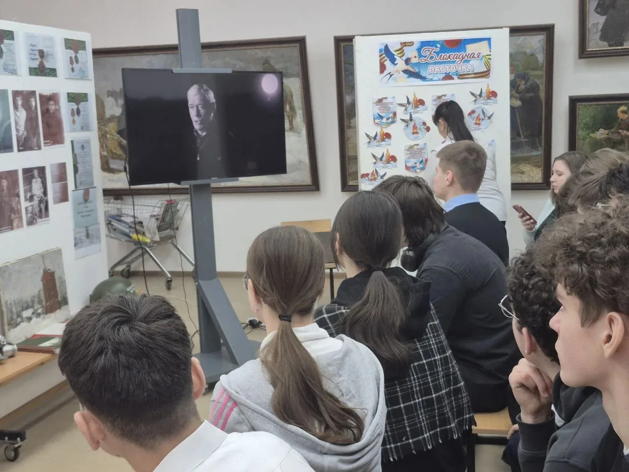 🕯️ Чтобы помнили. В нашем лицее почтили память героев блокадного Ленинграда  27 января — особая дата