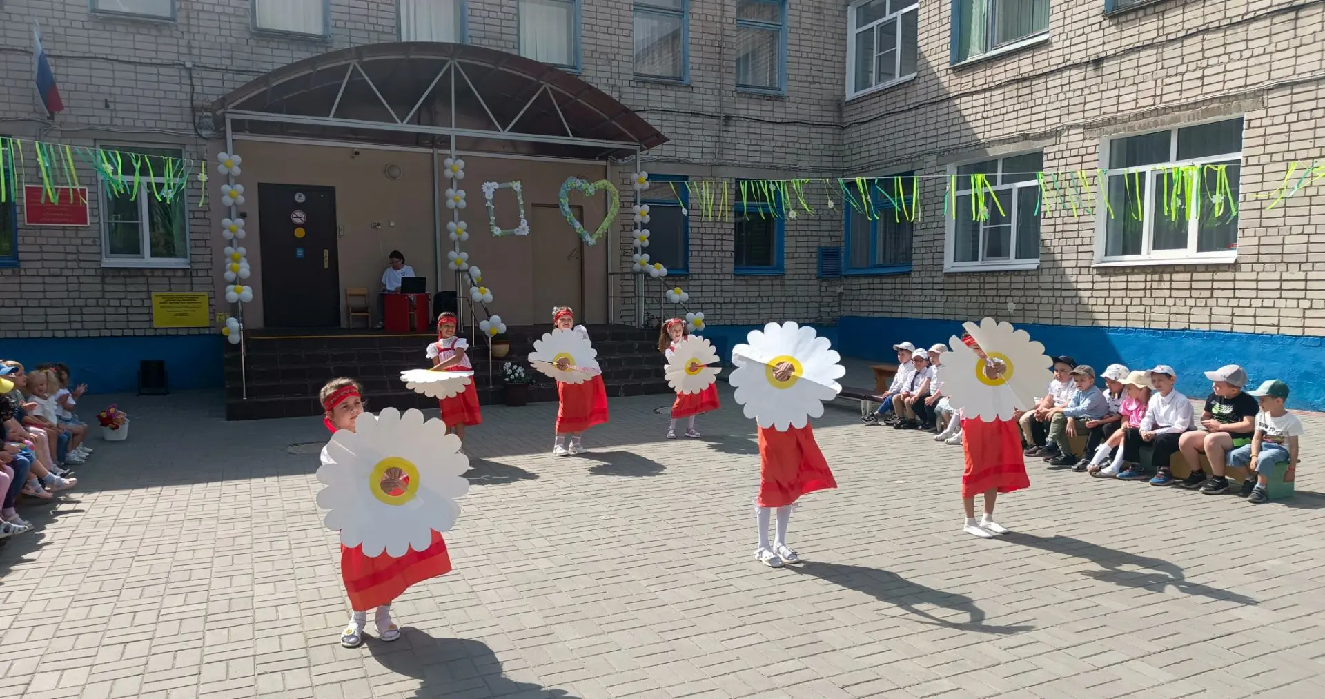 День семьи, любви и верности🌼

Сегодня мы особенно тепло говорим о самом главном — о семье! ❤
️ В н