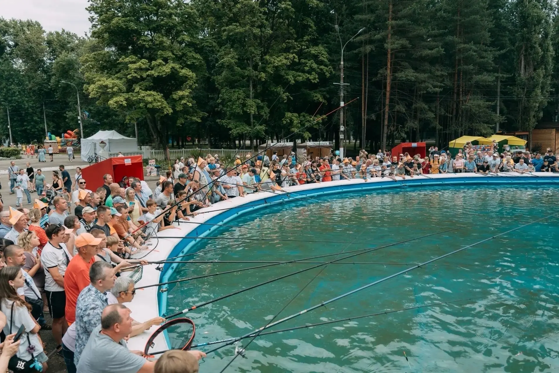 Ловись, рыбка, большая и маленькая! ⛲️

Традиционный праздник «День Рыбака» состоится в Автозаводско