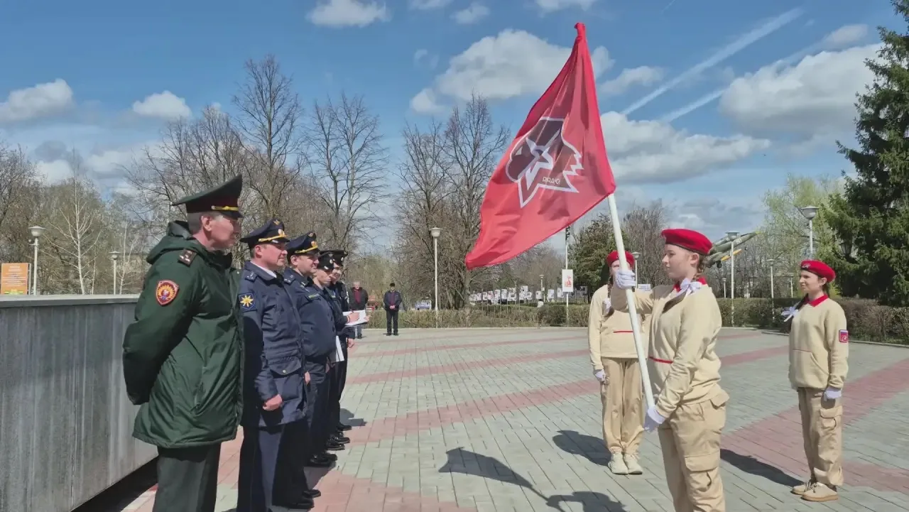 Юнармкйцы средней школы № 1 Калининска выступили достойно на межрегиональном форуме «С ...