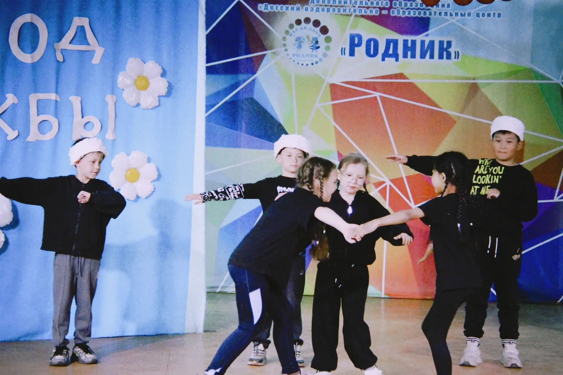 «Семь рукопожатий» в лагере «Родник»: дружба без границ 🤝🇷🇺

В рамках Года единства народов Росси