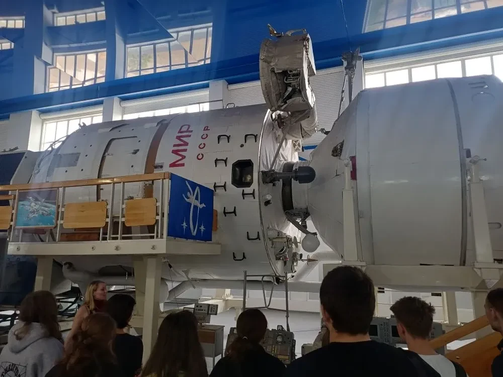 🚀 Путешествие к звёздам: школьники посетили Центр подготовки космонавтов  Учащиеся 7 «М», 8 «М» и 11