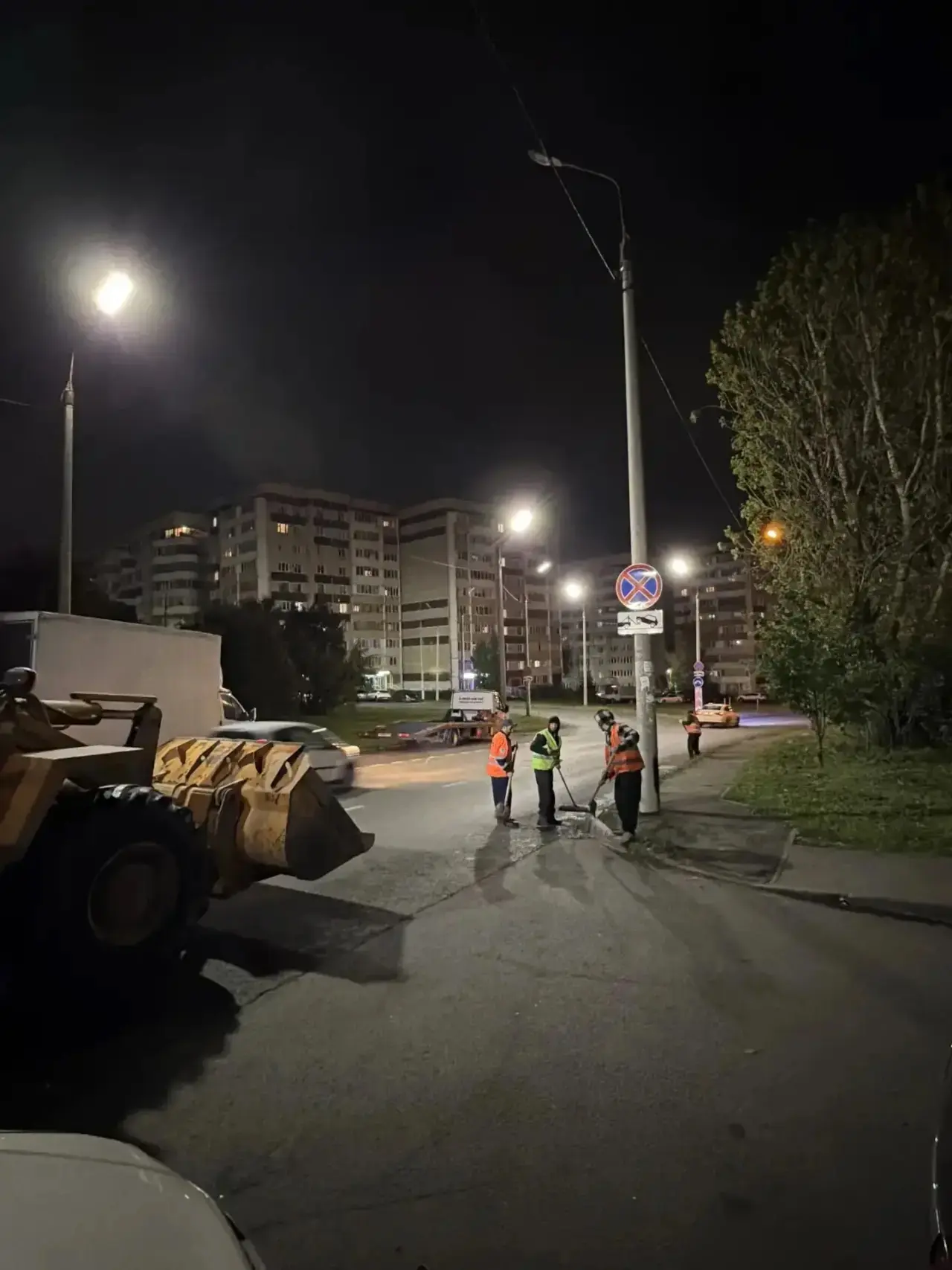 В Советском районе работа ведётся днём и ночью 🌳