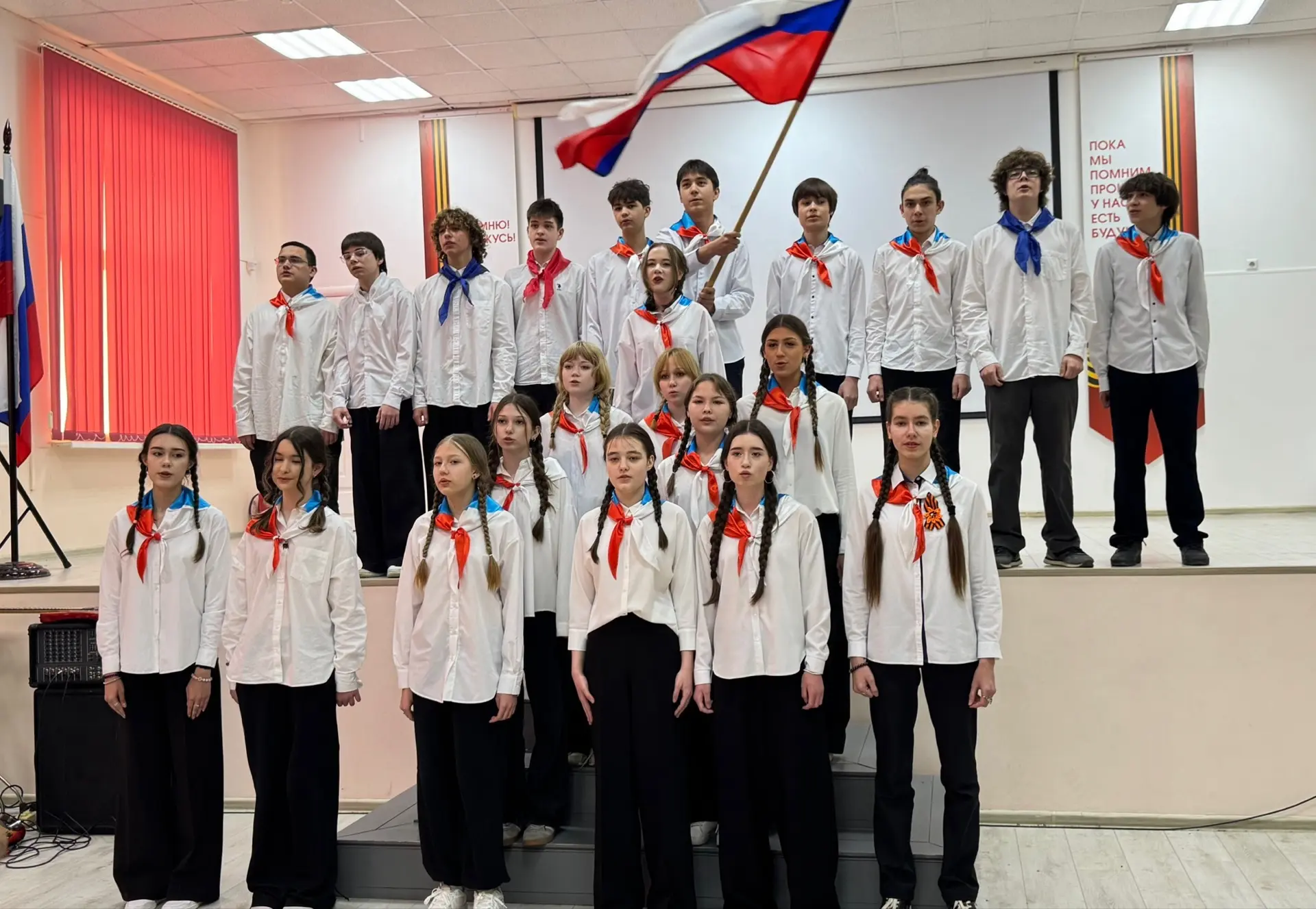 🎶✨ День 2. Фестиваль военно‑патриотической песни      «Победный май» ✨🎶  Сегодня в гимназии учащиеся