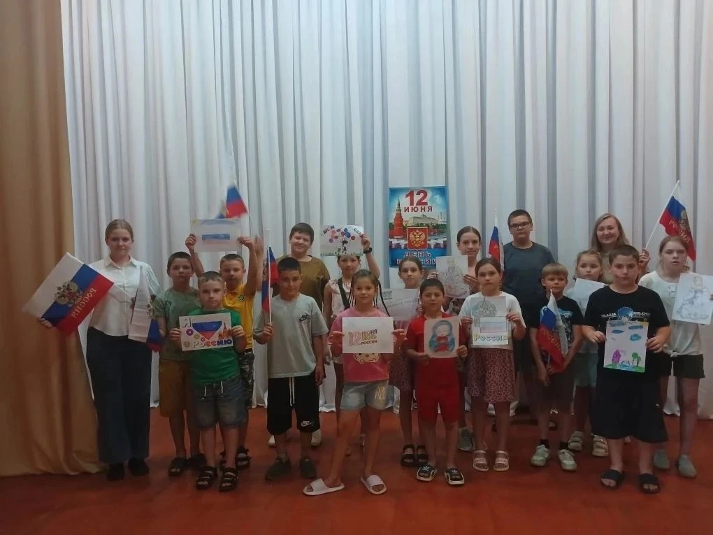 Сегодня ребята пришкольного лагеря «Планета детства» посетили МБУК «Вольно-Донской СДК».
Для детей б