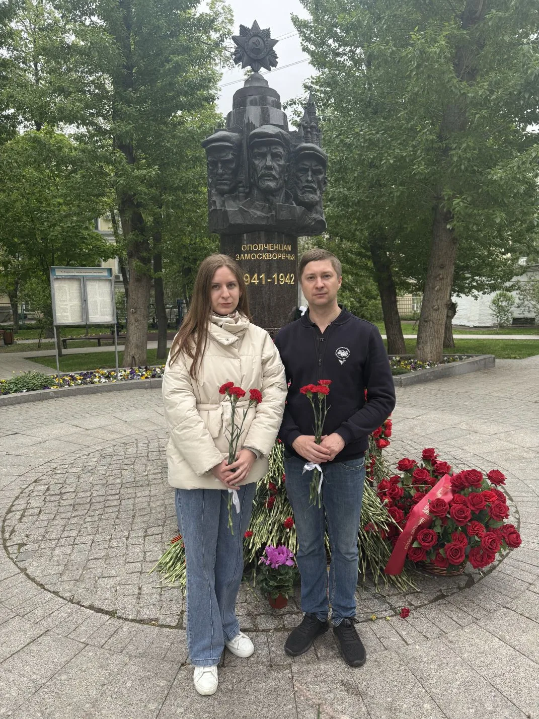 В честь празднования Победы в Великой отечественной войне возложили цветы в память о по...