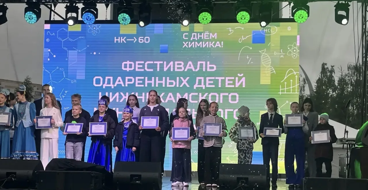 Поздравляем выпускницу 9"Г" класса Гималетдинову Ляйсан с присуждением премии Главы Ниж...