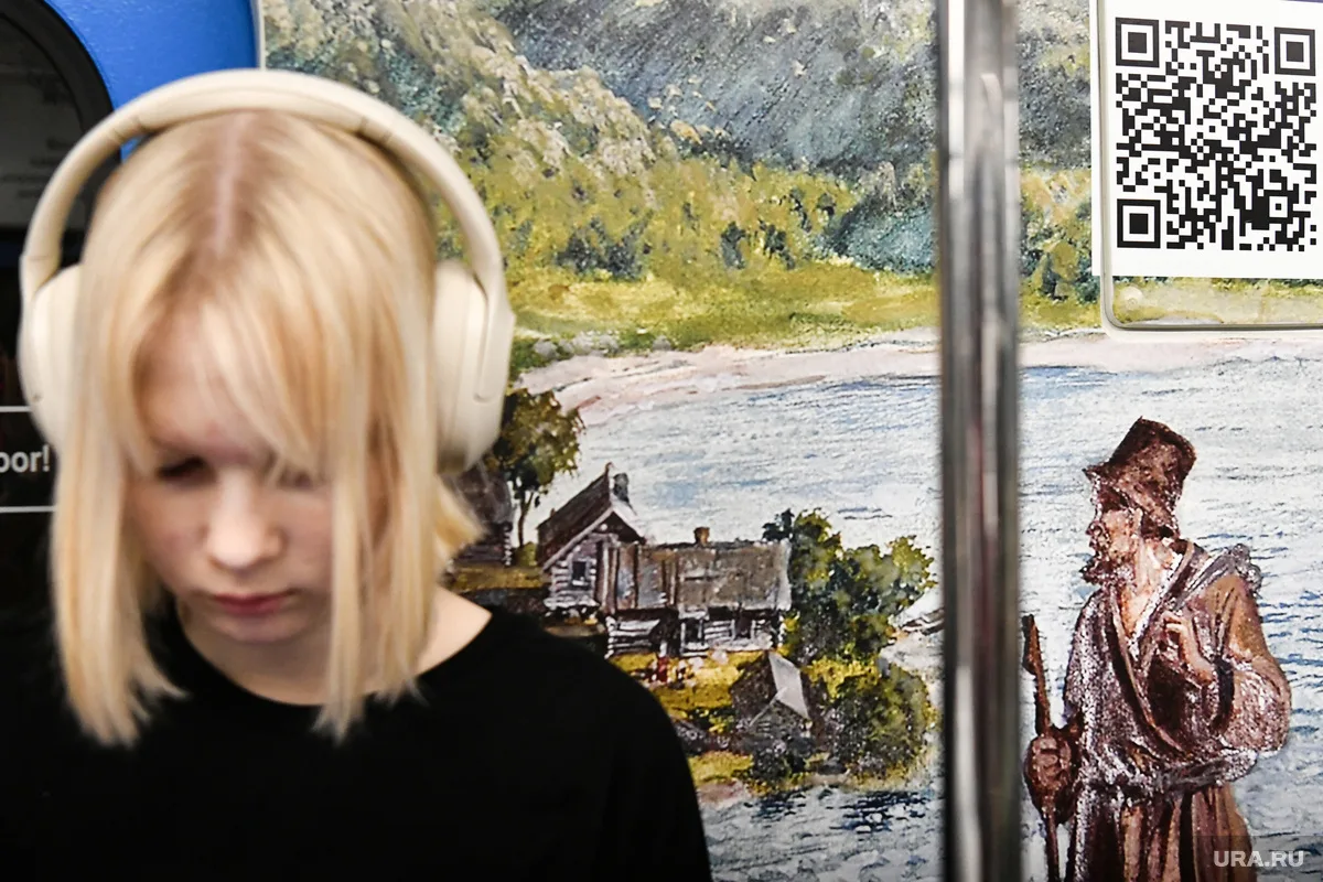 В екатеринбургском метро запустили «Книжный экспресс» — вагон-музей, посвященный литературной жизни 