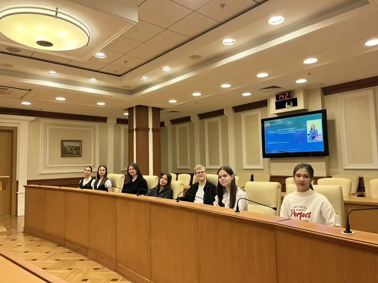 Гербы, ребусы и встреча с депутатом: как прошла экскурсия в Заксобрание  🗓️ 31 марта ученики 9-х и 1