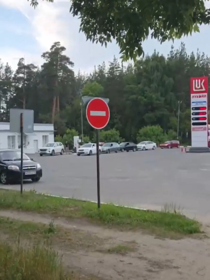 Весь день на Лукойле (в сторону Зеленодольска) стоят очереди.