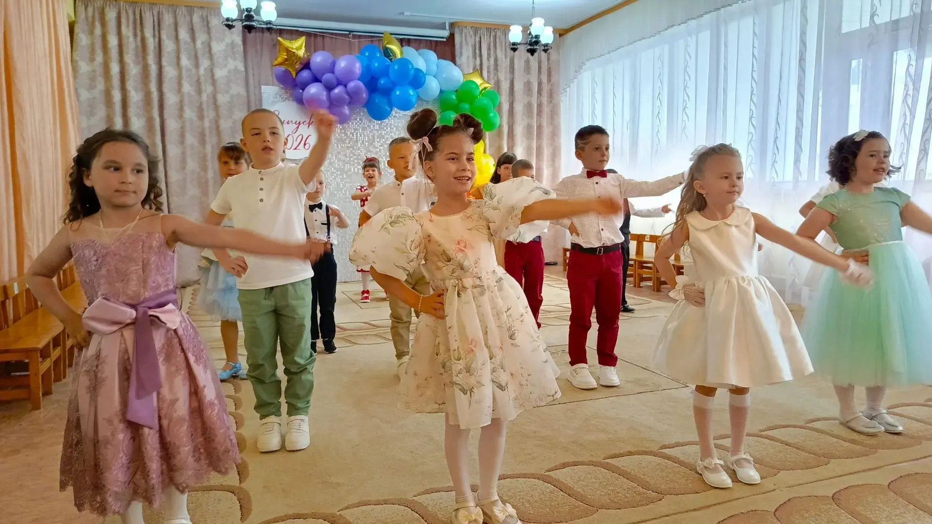 🎈Ах, сколько раз в просторном зале,
