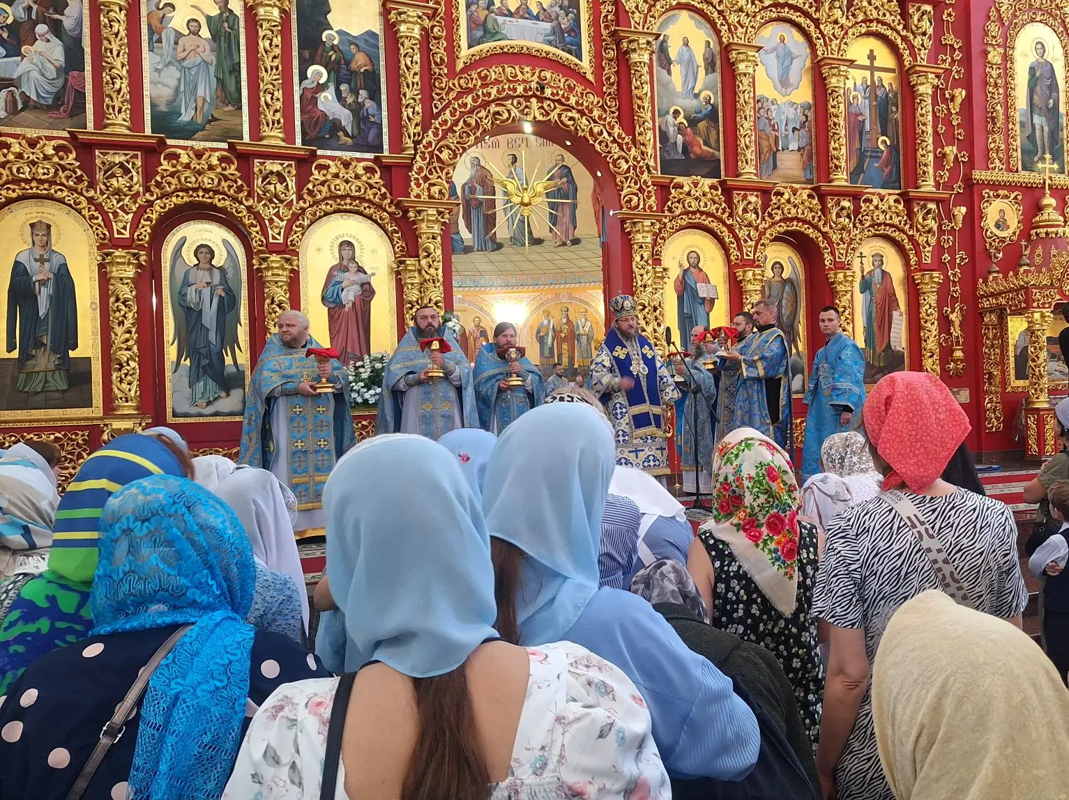 ⛪ Во Владимирском кафедральном соборе прошло торжественное богослужение в честь Луганск...