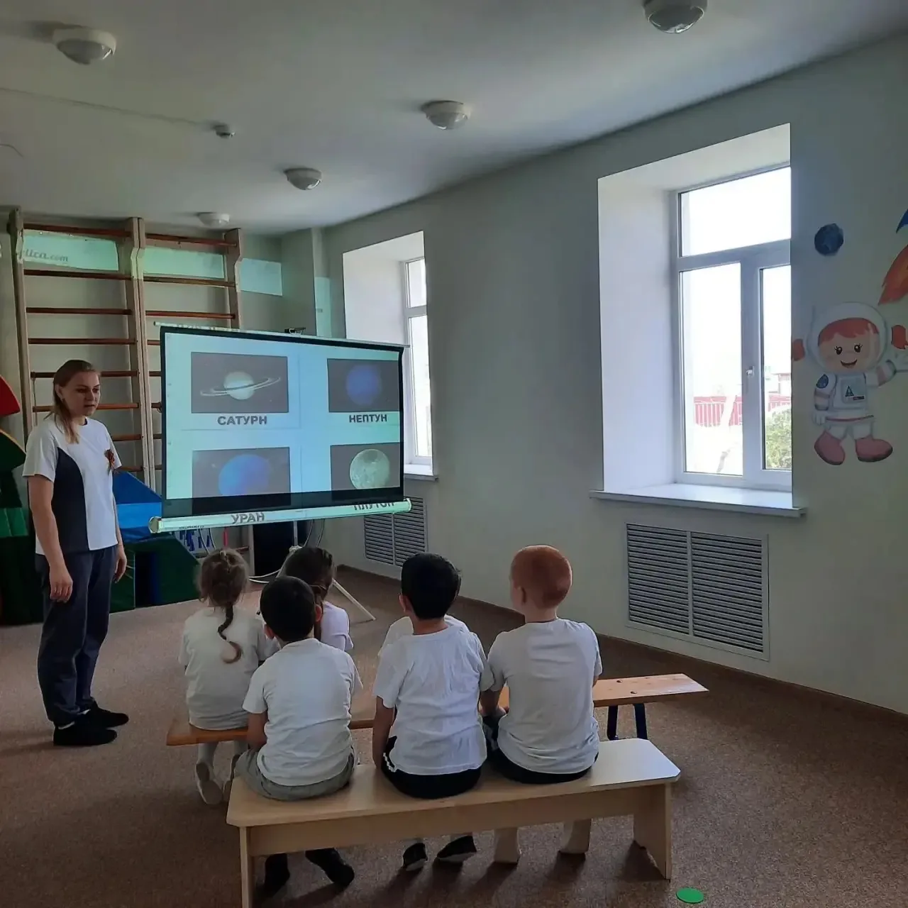 В нашем детском саду в логопедической группе "Радуга" прошёл  увлекательный спортивный ...