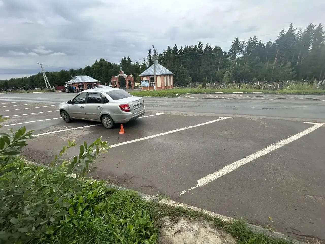 ⚠ В Саранске на кладбищенской парковке сбили пешехода