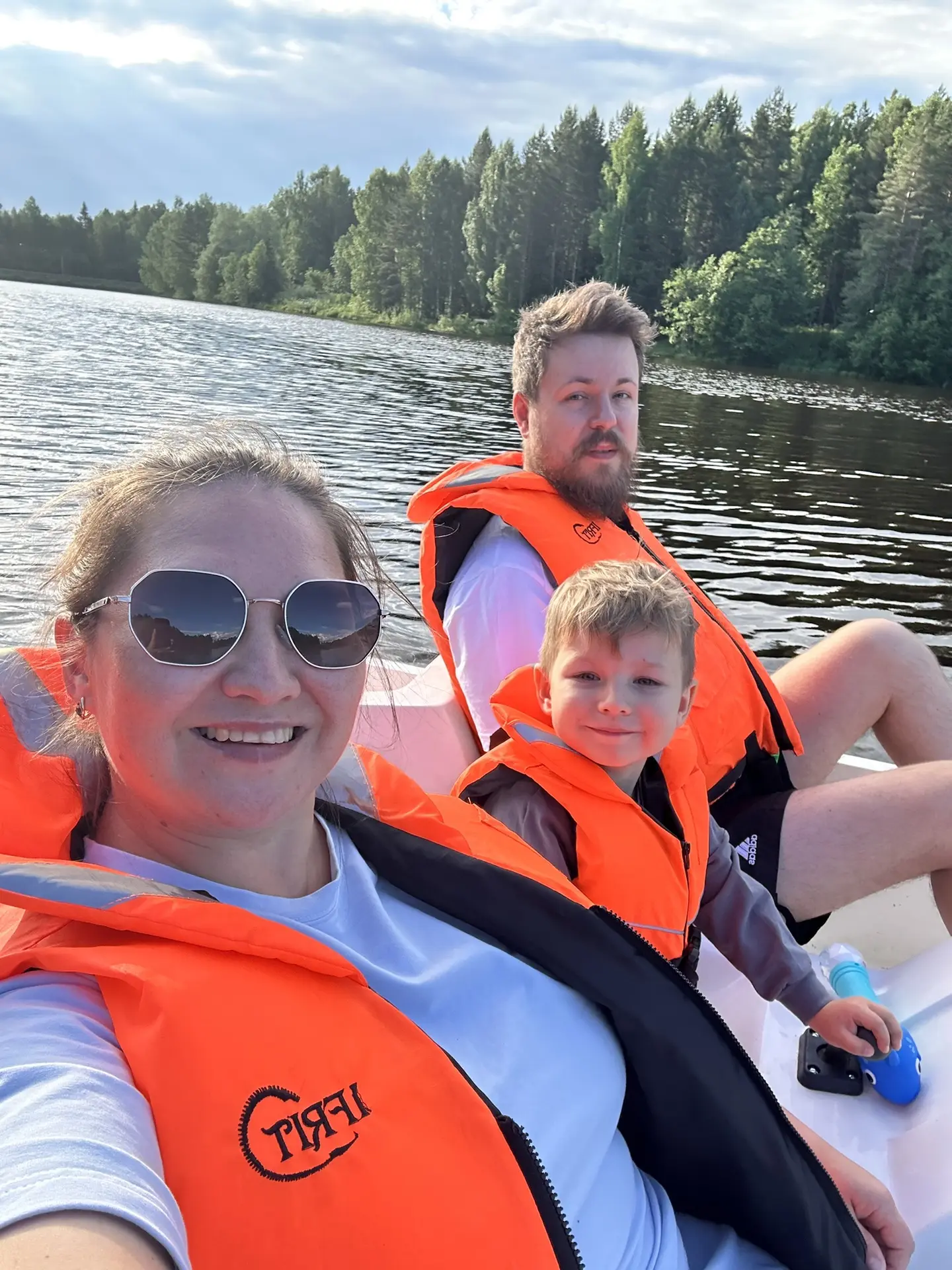 Идеальный июньский вечер по версии нашего санатория:

☀️ Теплый воздух, прогретый за день
💧 Тихий п