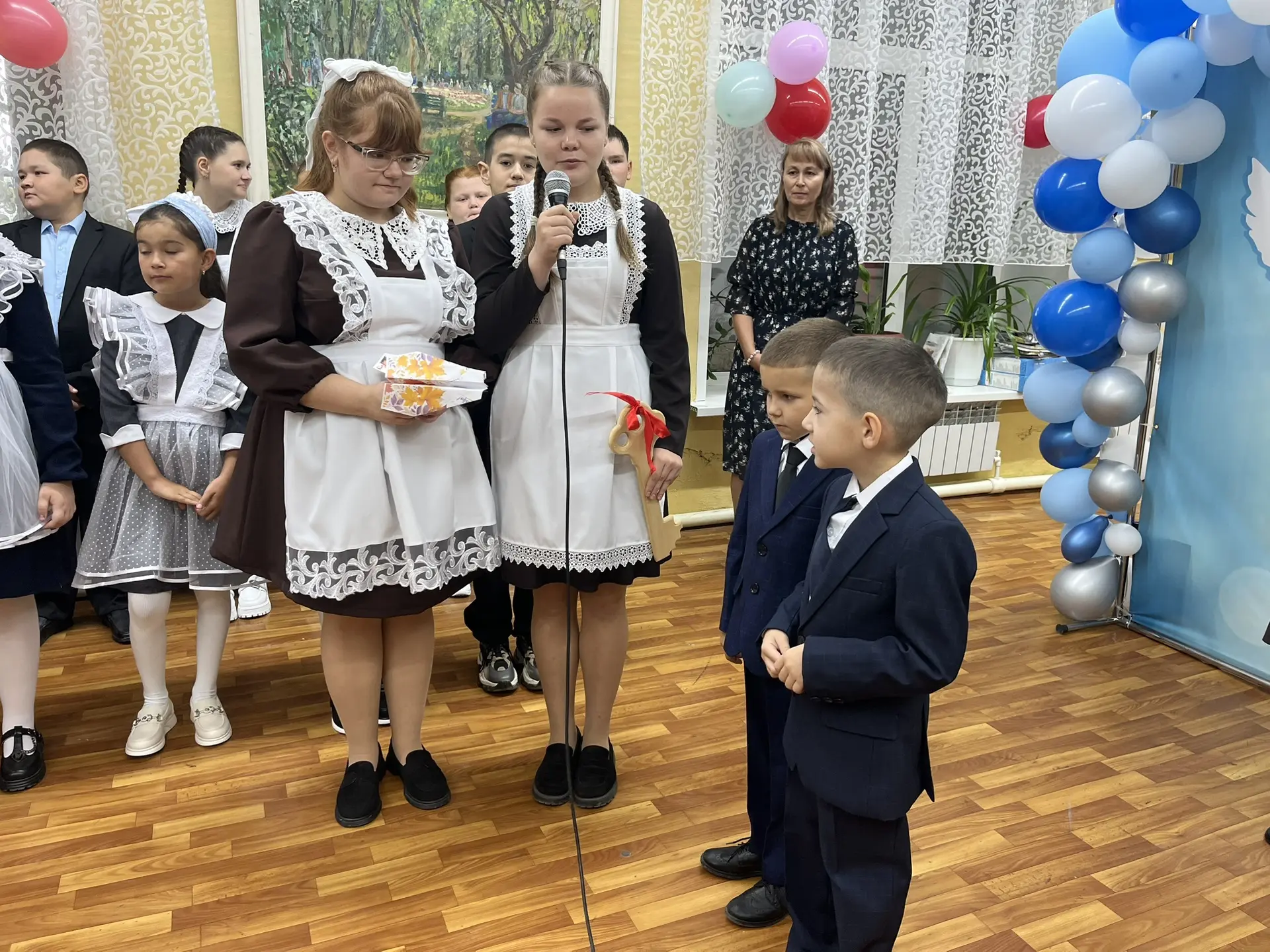 «Самолётики-навигаторы детства»: тёплая традиция на Дне знаний! 🎉