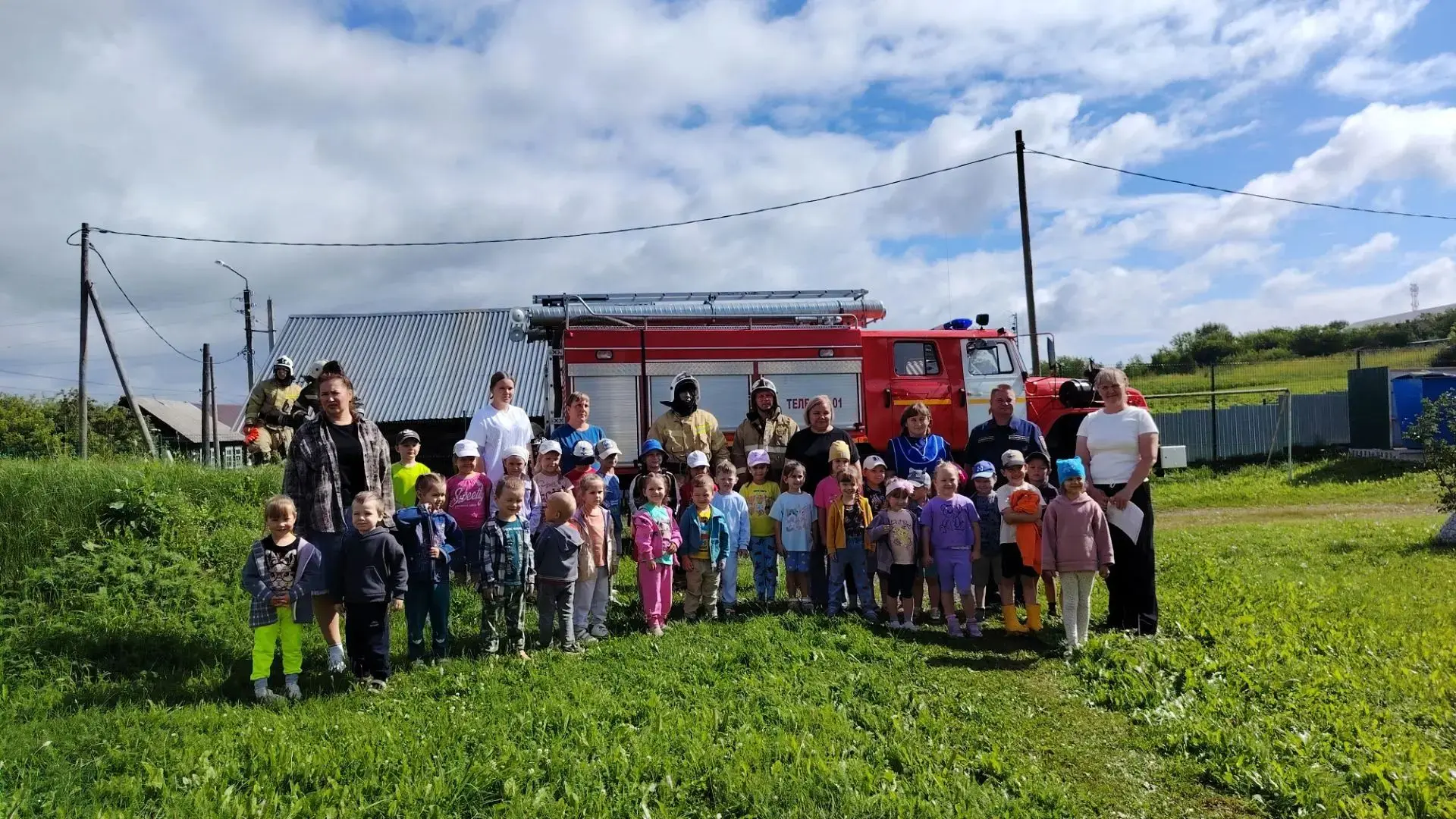 👩‍🚒Сотрудники ПЧ 1/7 п. Уфимский провели РПТЗ и показ пожарно-спасательной техники 🚒...