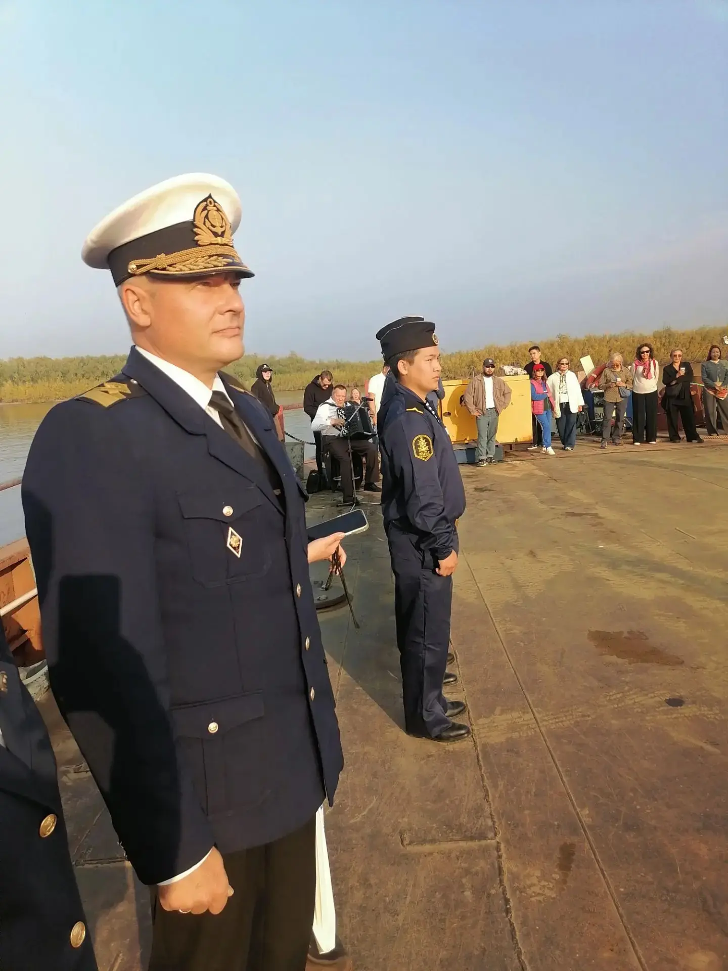 ЯХТУ НА ВОДУ СПУСТИТЬ! ПАРУСА ПОДНЯТЬ!