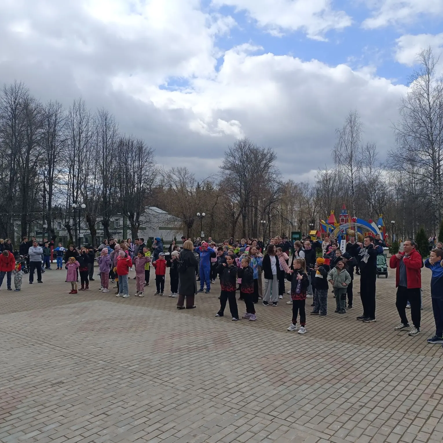 1 мая в Высоковске прошёл яркий легкоатлетический пробег!