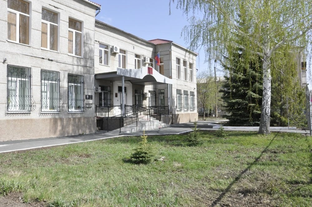 Двое жителей Гая накопили внушительные долги, проживая в комнатах местного общежития. Учебное заведе