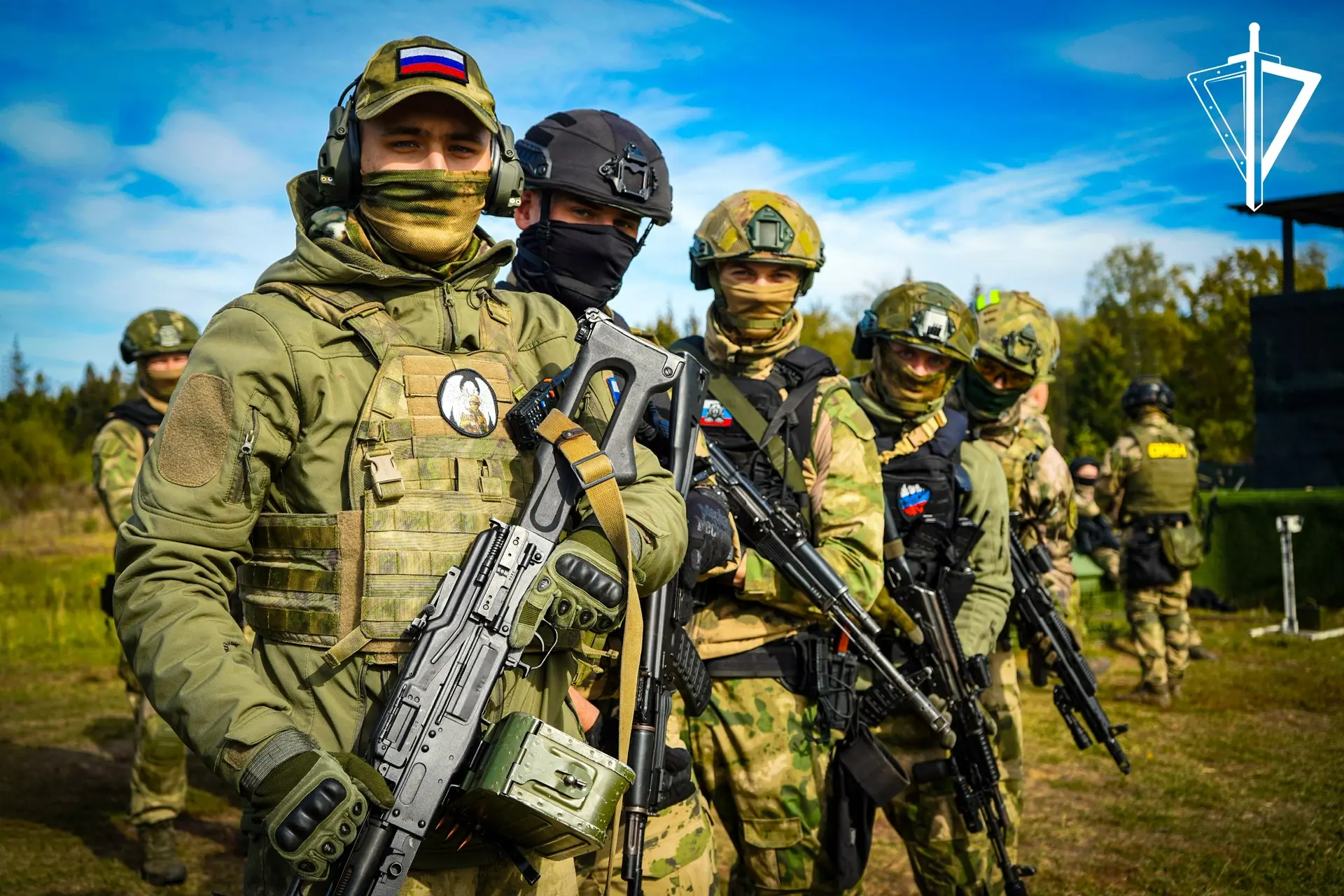 ФОТО ДНЯ

В одном строю с единой задачей

На 📸 #ФотоДня сотрудники ОМОН "Русич" Главного управления