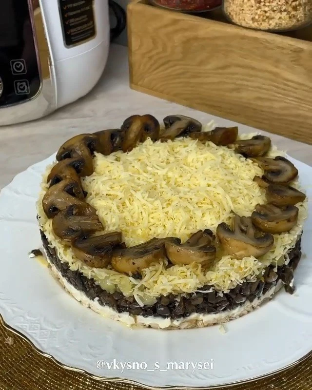 Вот такой вкусный салатик может получится всего из 4 ингредиентов 😇