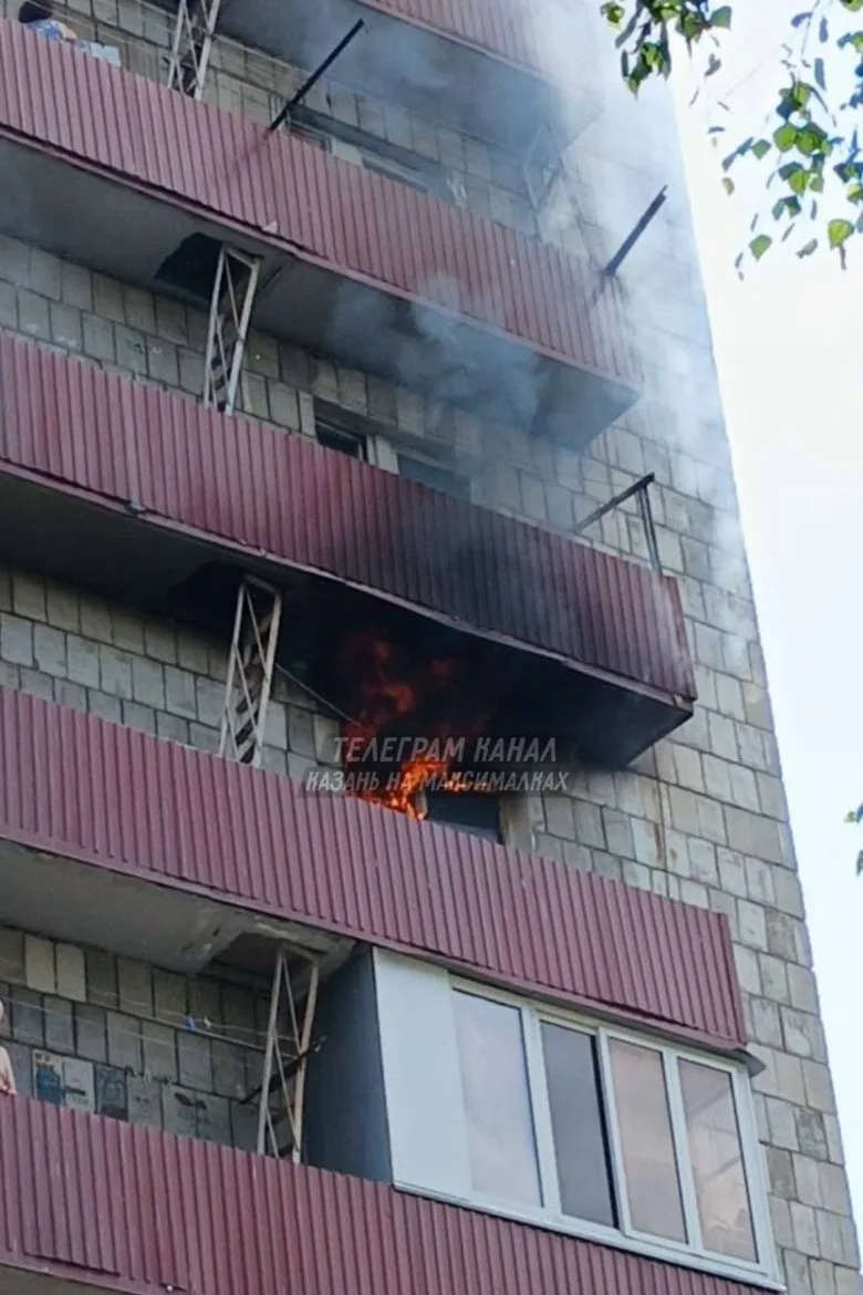 Сильный пожар разгорелся сегодня в квартире на Батыршина, 23.

📍 Казань
👉 Подписаться
🔥 Казань ЧП
