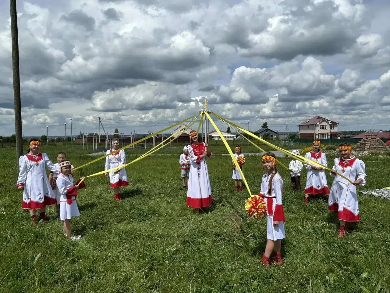 Сегодня воспитанники пришкольного лагеря «Светлячок» на базе МБОУ «Сугайкасинская ООШ» с большим инт