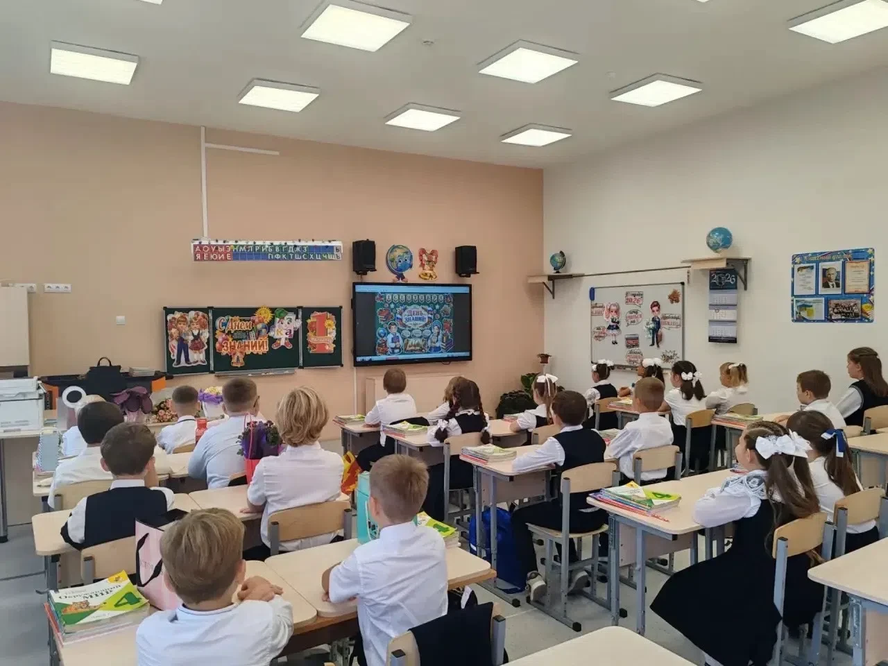 Сегодня в Лицее мы дали старт новому циклу «Разговоров о важном», и первая встреча была...