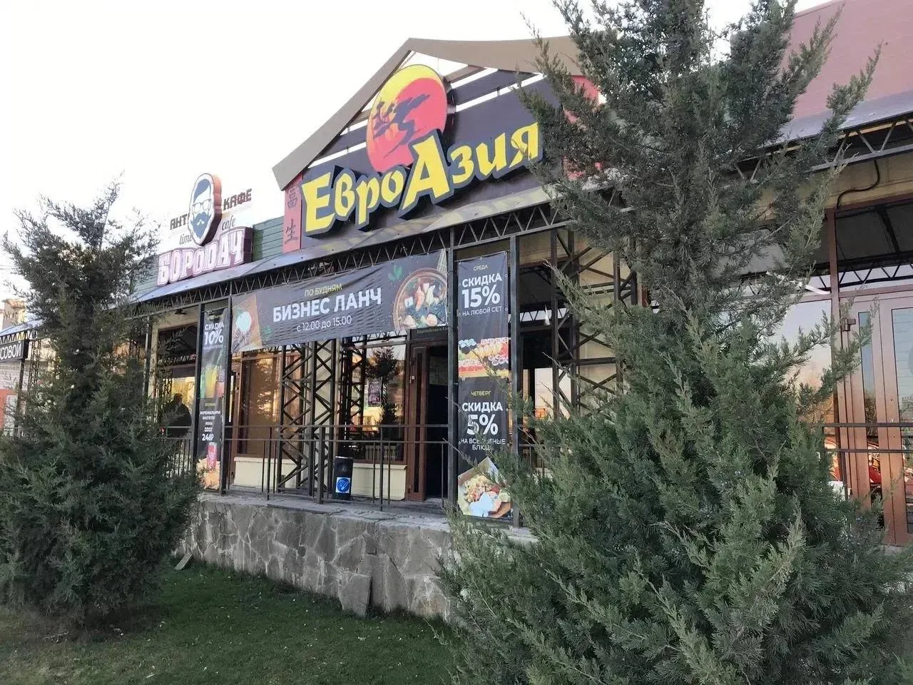 ⚡️Массовое отравление произошло в популярном суши-баре «ЕвроАзия» в Камышине. В больницу с сальмонел