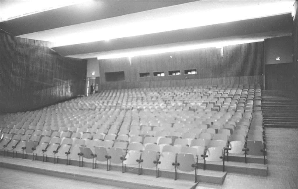 15 мая 1973 года открылся  кинотеатр «Мурманск»   Он стал самым новым и комфортабельным кинотеатром 