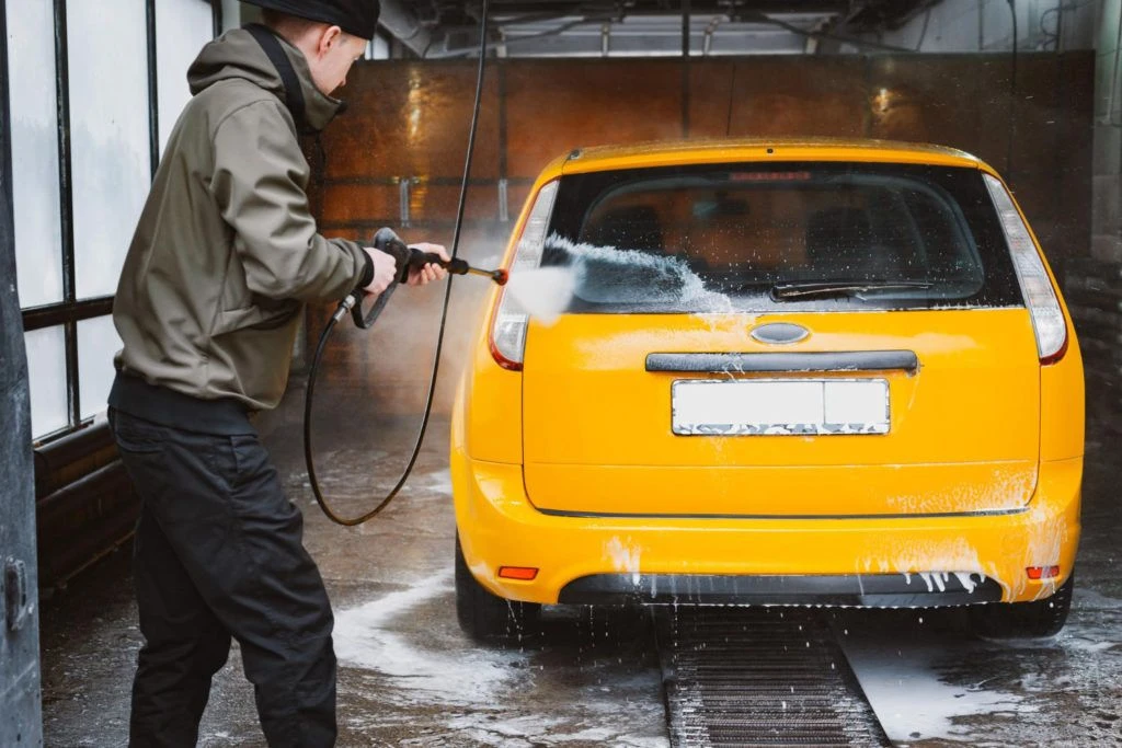 Как правильно мыть брендированный автомобиль