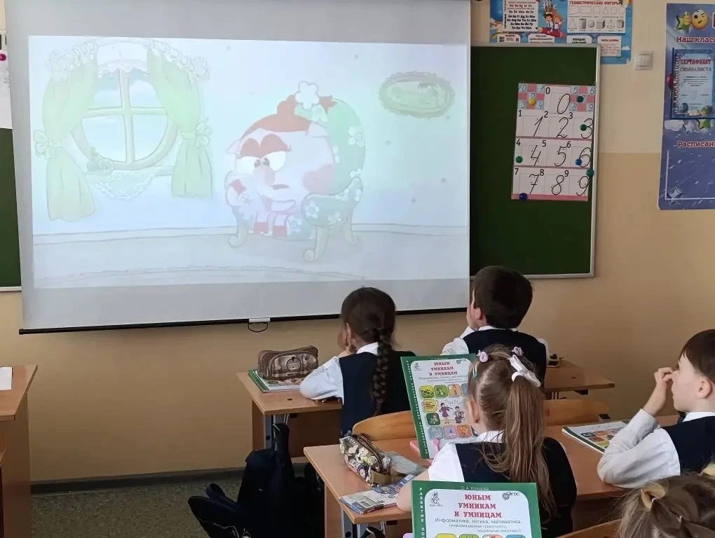 🛜 ИНТЕРНЕТ БЕЗ ОПАСНОСТИ   Сегодня в рамках недели кибербезопасности в 1 «А» классе (классный руково