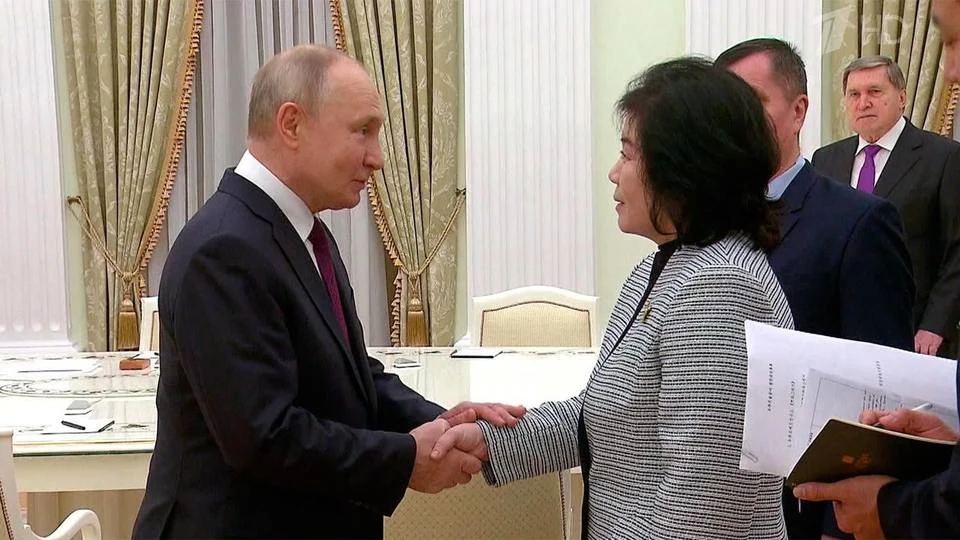 ⚡️Путин в Кремле проводит встречу с главой МИД КНДР Цой Сон Хи, — Песков.