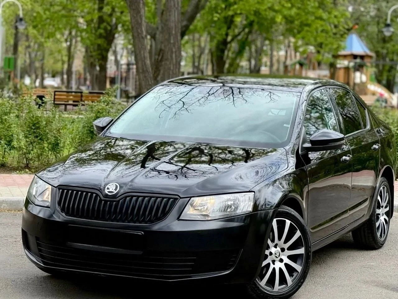 Продам личный автомобиль 2015 года 1.6 автомат айсиновская коробка,ремень ролики замене...