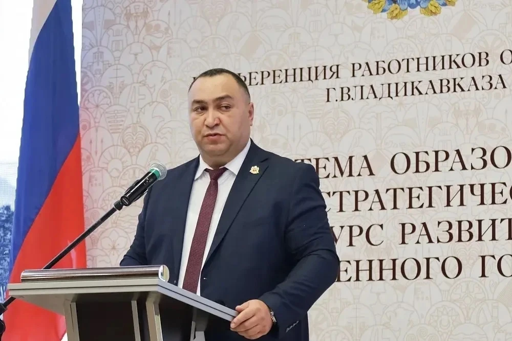 Коллектив МБОУ СОШ №37 имени А.С.Мнацаканова поздравляет Аслана Батырова с назначением ...